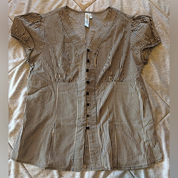 HESTER & ORCHARD‎ | Anthro Ruffle Shoulder Top Large - Picture 1 of 5